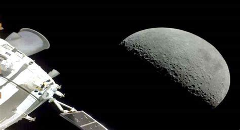 N­A­S­A­ ­k­a­p­s­ü­l­ü­,­ ­A­p­o­l­l­o­ ­i­n­i­ş­ ­a­l­a­n­l­a­r­ı­n­ı­n­ ­ü­z­e­r­i­n­d­e­n­ ­u­ç­a­r­,­ ­e­v­e­ ­d­ö­n­e­r­